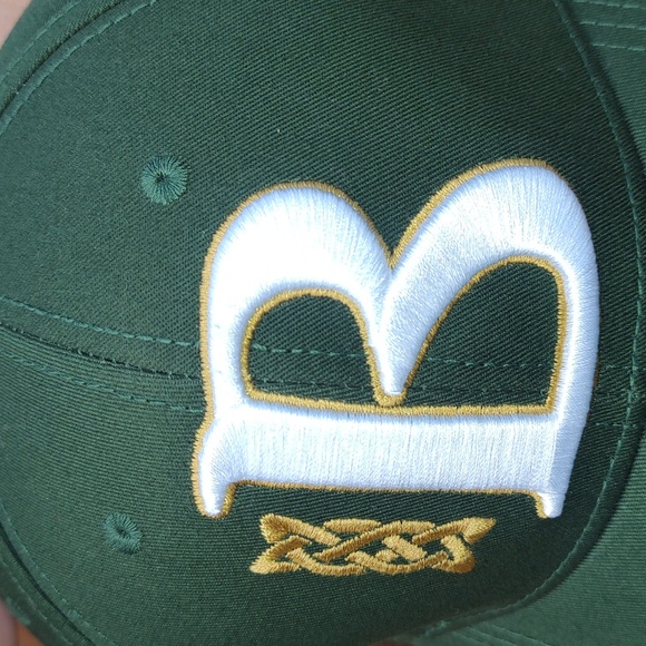 Book of Kells Bottle Green Letter B Baseball Cap New - Picture 2 of 11